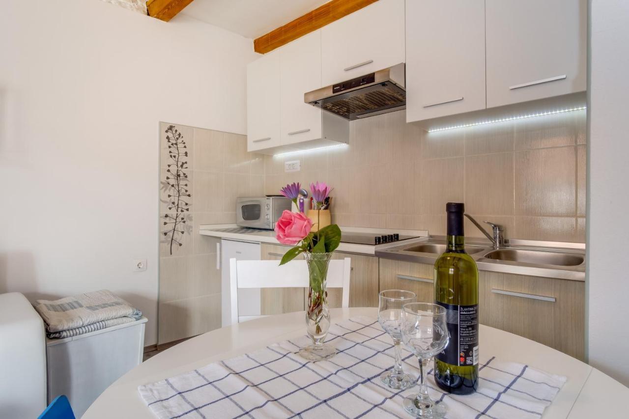 Apartments Kastel Veli Lošinj Exteriör bild
